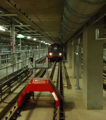 walkway-with-train